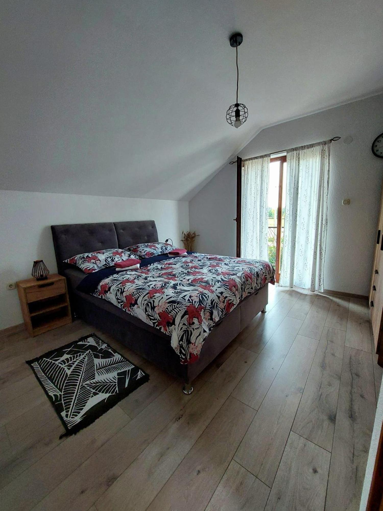 Apartman Rita Perusic Exteriör bild